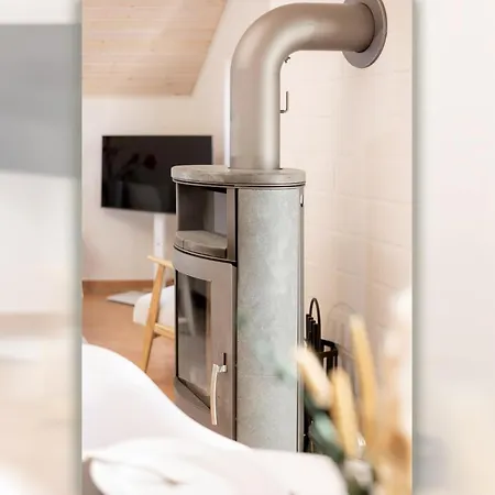 Apartment Fischerliesel Fuer Bis Zu 4 Personen Mit Kaminofen Und Whirlpool - Haustiere Herzlich Willkommen, Direkt Am Hafen Greetsiel