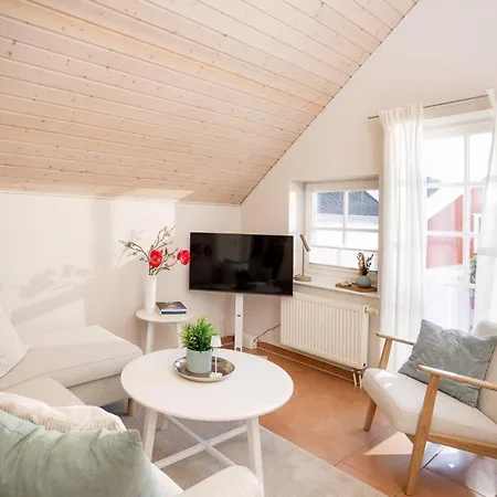 Fischerliesel Fuer Bis Zu 4 Personen Mit Kaminofen Und Whirlpool - Haustiere Herzlich Willkommen, Direkt Am Hafen Apartment Greetsiel