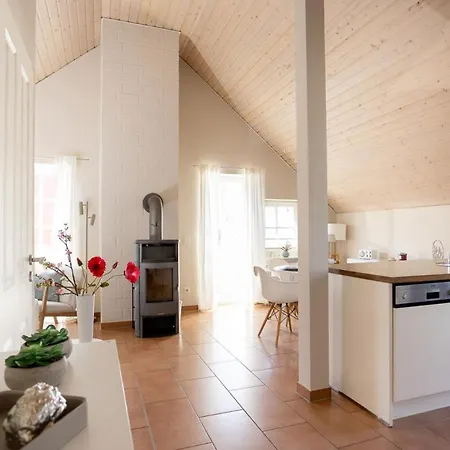 Apartment Fischerliesel Fuer Bis Zu 4 Personen Mit Kaminofen Und Whirlpool - Haustiere Herzlich Willkommen, Direkt Am Hafen Greetsiel